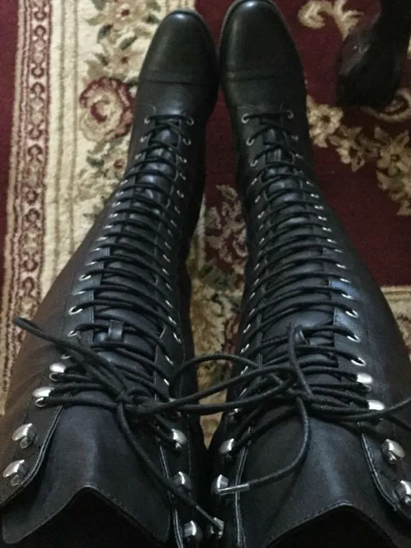 Cross-tied Round Toe Boots